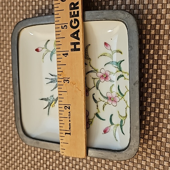 Vintage Japanese Pocelain Ware Hand Painted in Hong Kong - Picture 5 of 6